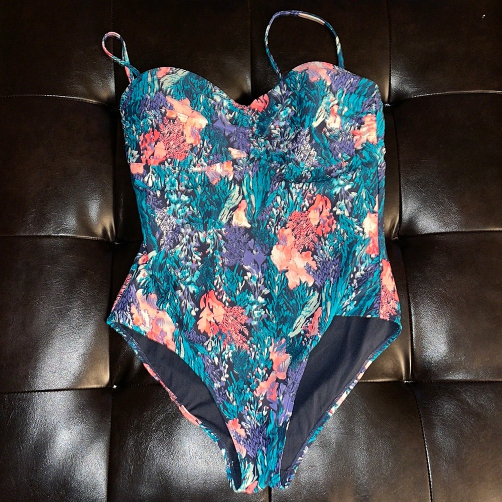Old Navy One Piece Floral Swimsuit-XL